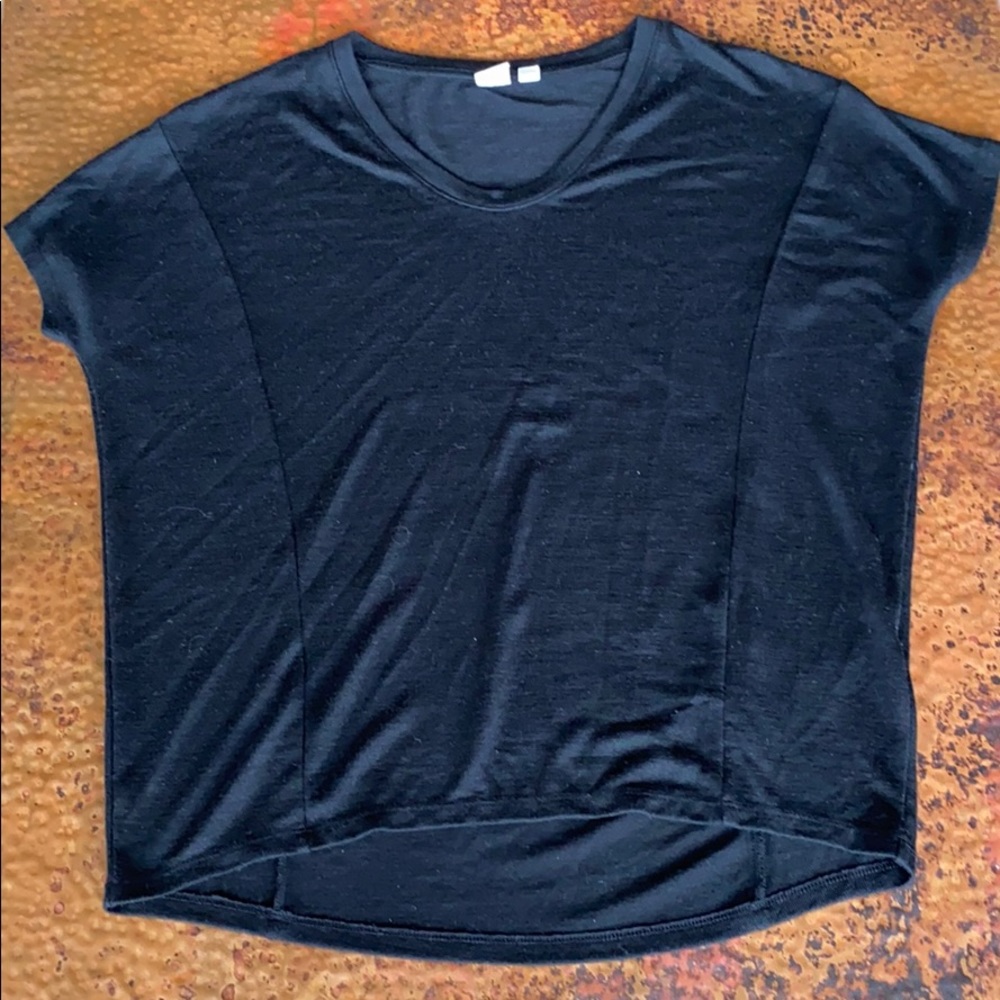 {Gap} Black Oversized Cap-Sleeved Tee. Size XS.